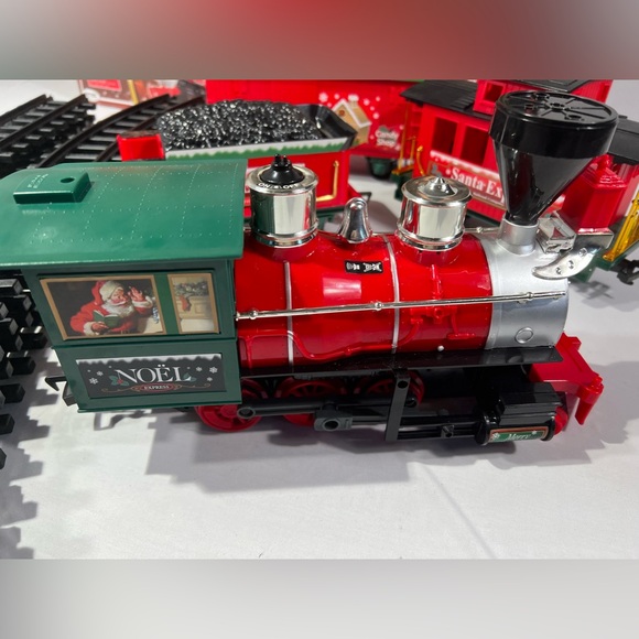 Santa Express Christmas Train Set 27 Pieces Complete  Sounds Songs Headlights - Picture 4 of 14